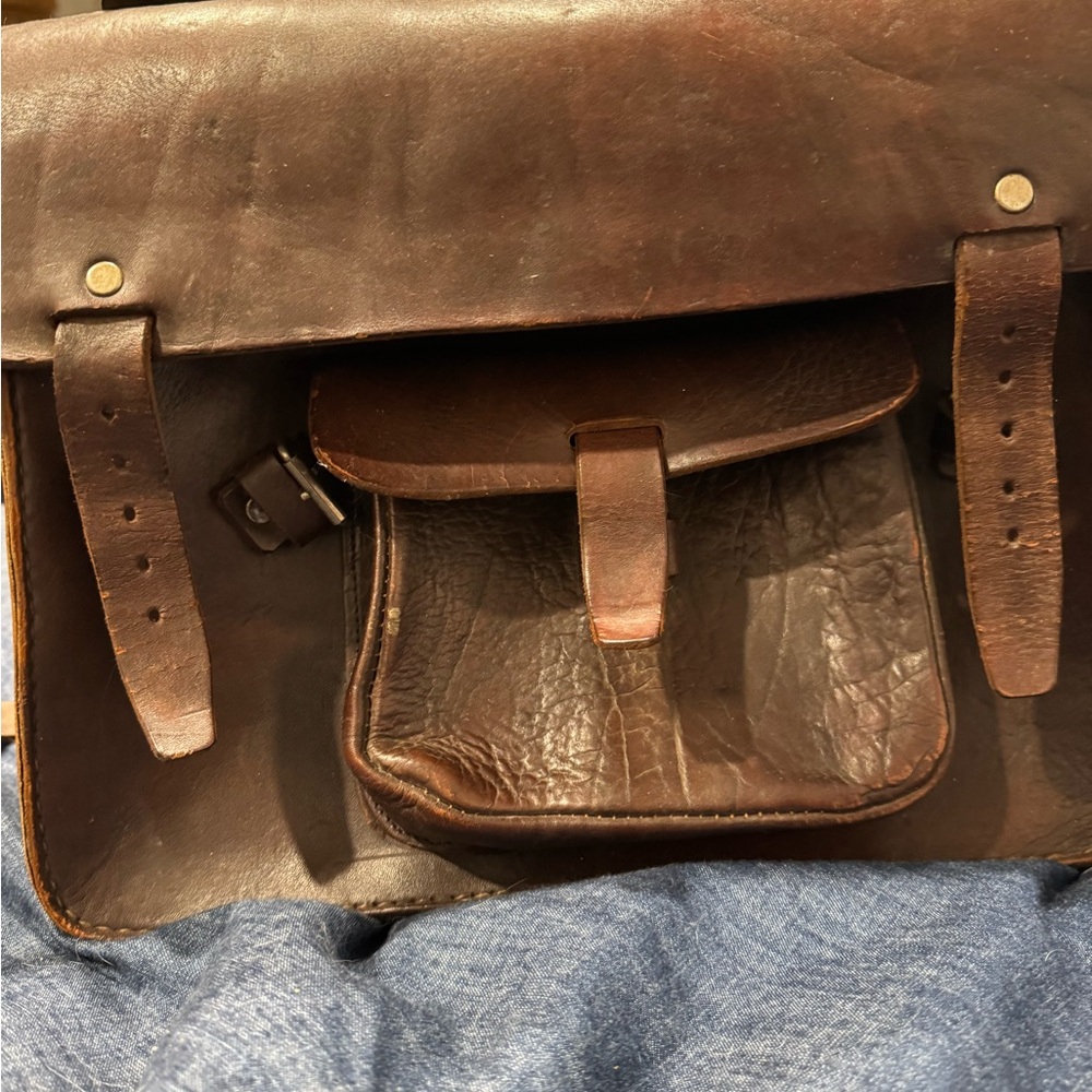 Brown Vintage Leather Briefcase with Adjustable Strap and Buckle Closure - Picture 2 of 14